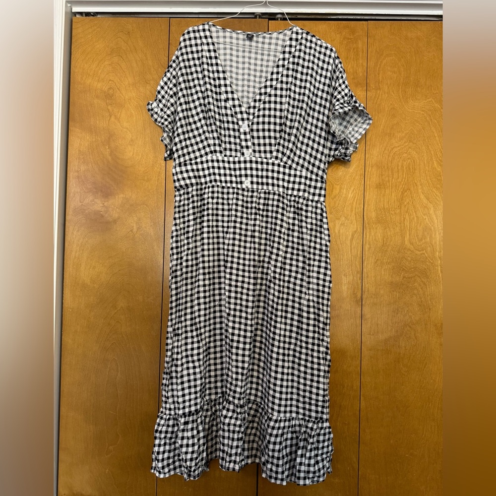CLEARANCE SHEIN Black and White Checkered Midi Dress